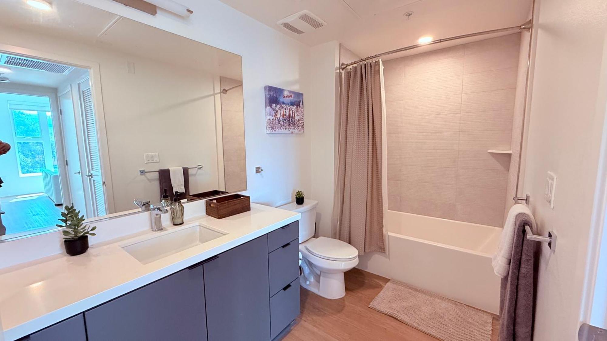 One Lux - West Hollywood *